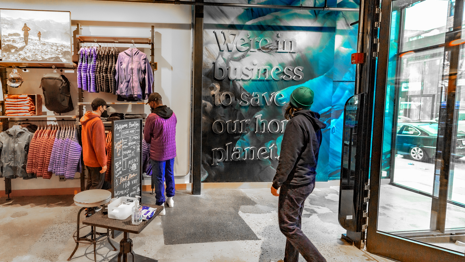 Patagonia store mural hand-painted by Colossal Media.